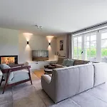 Haus Tofino بيت للعطل