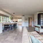 Haus Tofino *