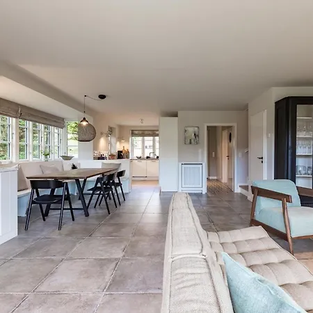 Haus Tofino *