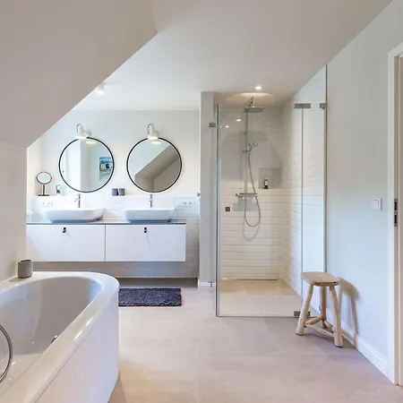 Haus Tofino *